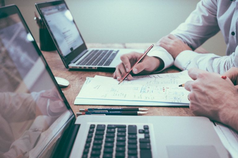 vagas para profissionais de TI e design