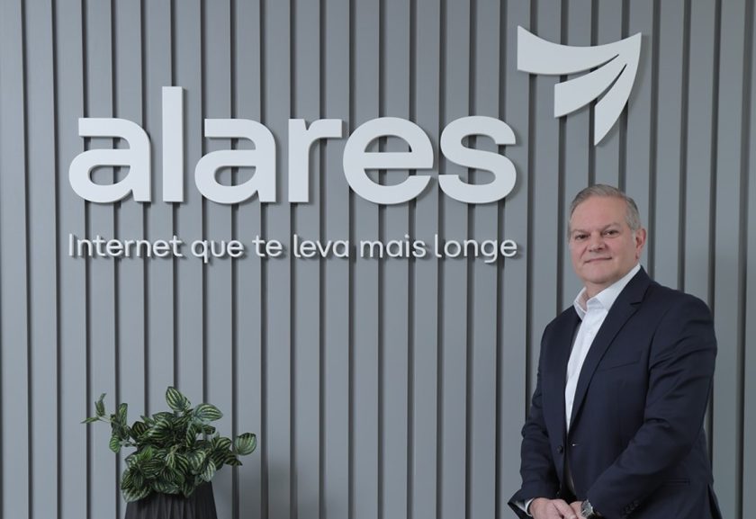 Alares compra Ipnet